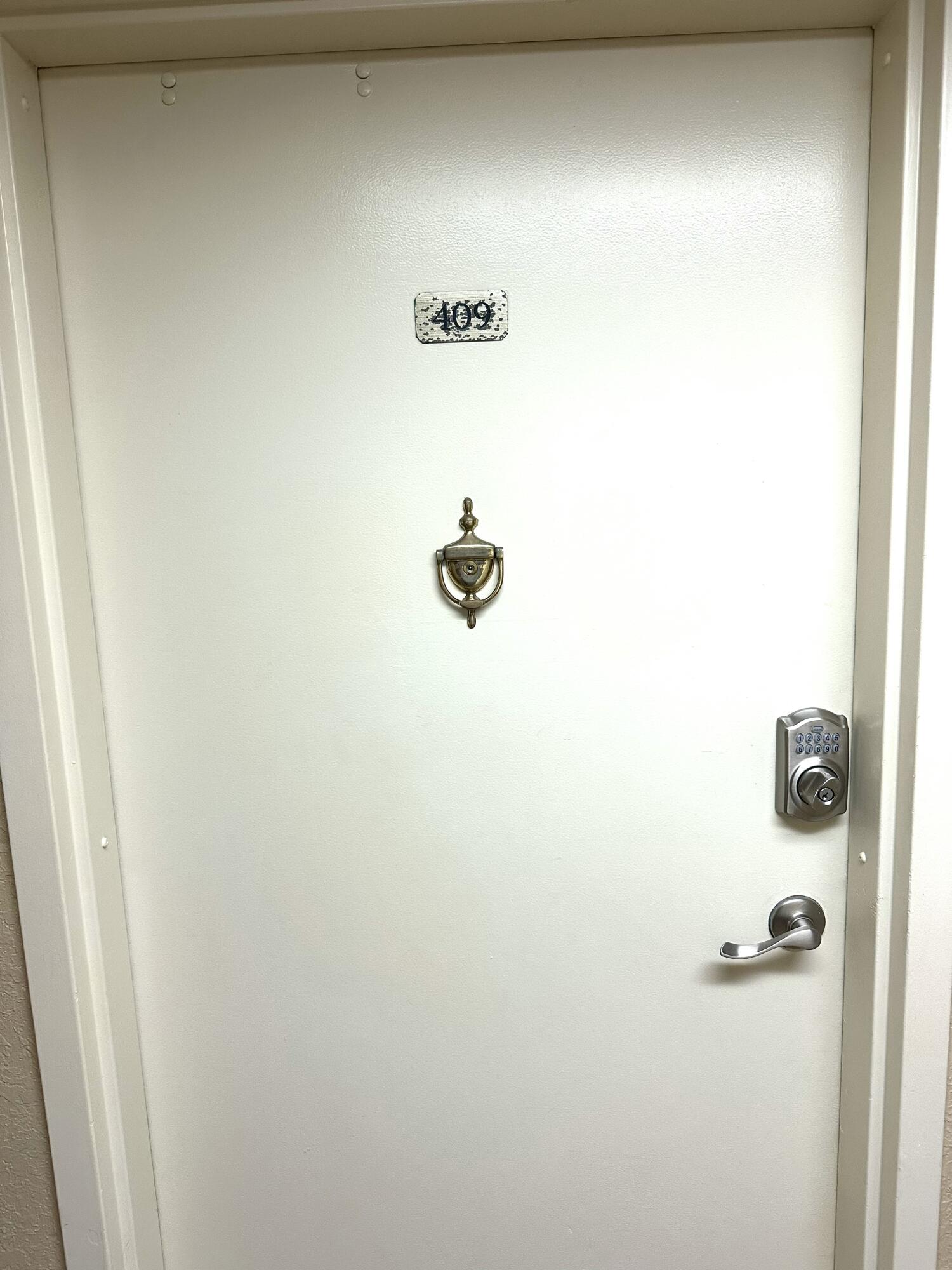 LE CHATEAU ROYAL COND - Residential