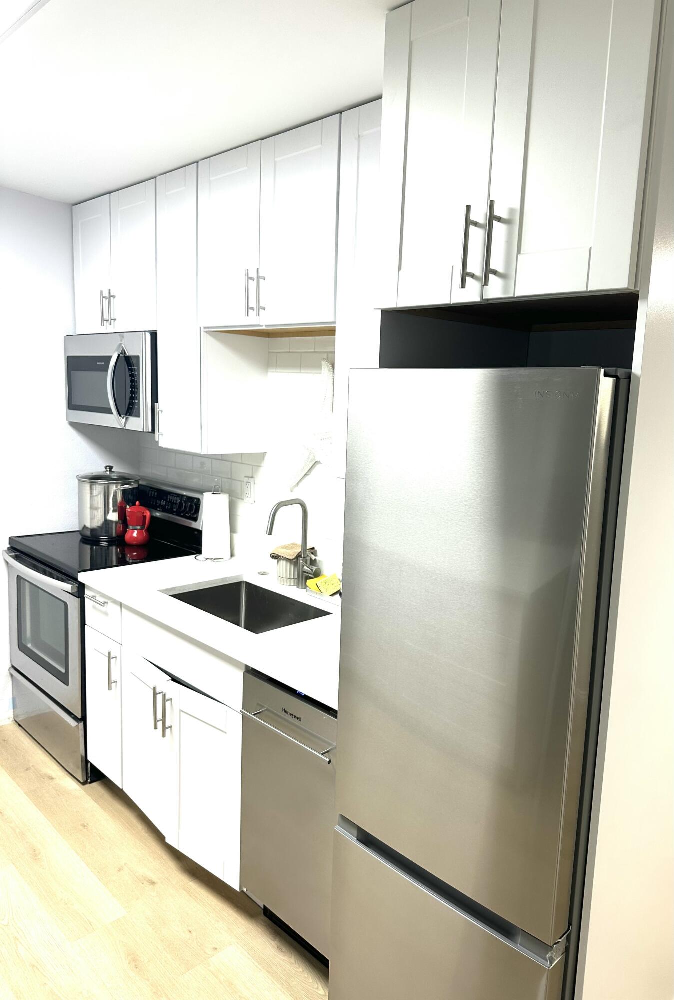 LE CHATEAU ROYAL COND - Residential