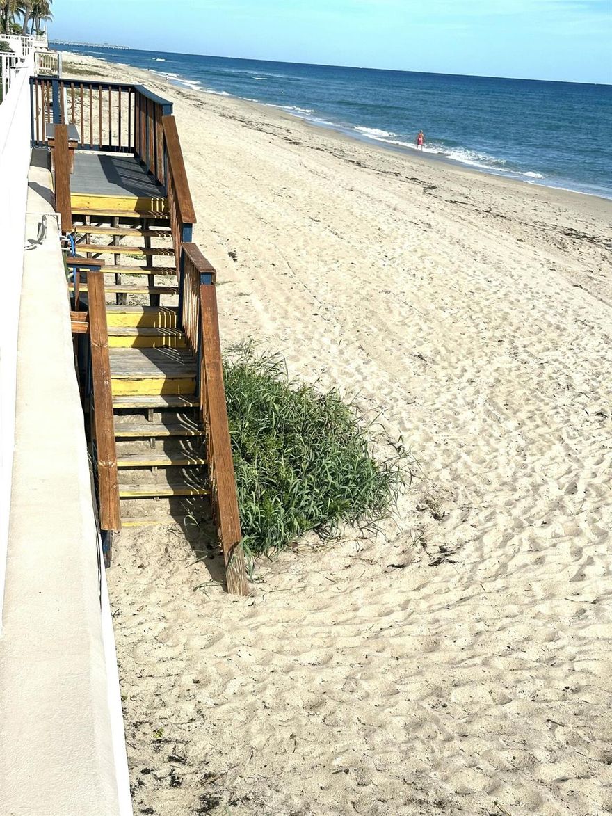 VERY UNIQUE CONDO 1 BED 1.5 BATH W/ DEN OFFICE REMODELED KITCHEN ,SS APPLIANCES, LUXURY VINYL FLOORING, DEN/ OFFICE WHICH IS ONE OF A KIND IN THIS BUILDING. BUILDER HAS GOTTEN CREATIVE AND MAXIMIZED SPACE. HEATED POOL , CLUBHOUSE W/ KITCHEN. EXERCISE ROOM , STORAGE FOR BEACH CHAIRS ,ASSIGNED COVERED PARKING. 15 MINUTES TO INFAMOUS WORTH AVE. 15 MINUTES TO PBI AIRPORT. .