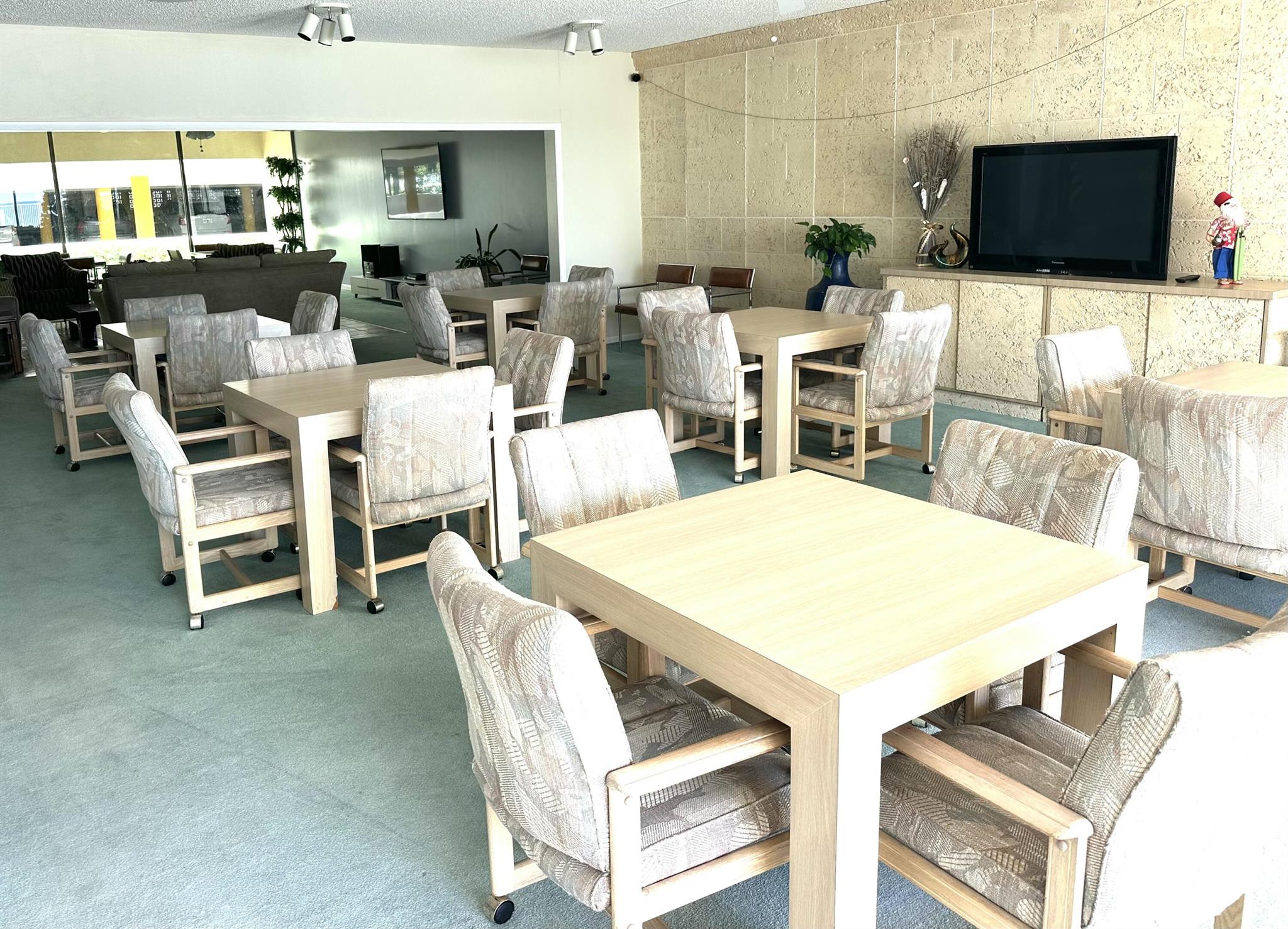 LE CHATEAU ROYAL COND - Residential