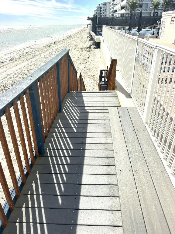 LE CHATEAU ROYAL COND - Residential