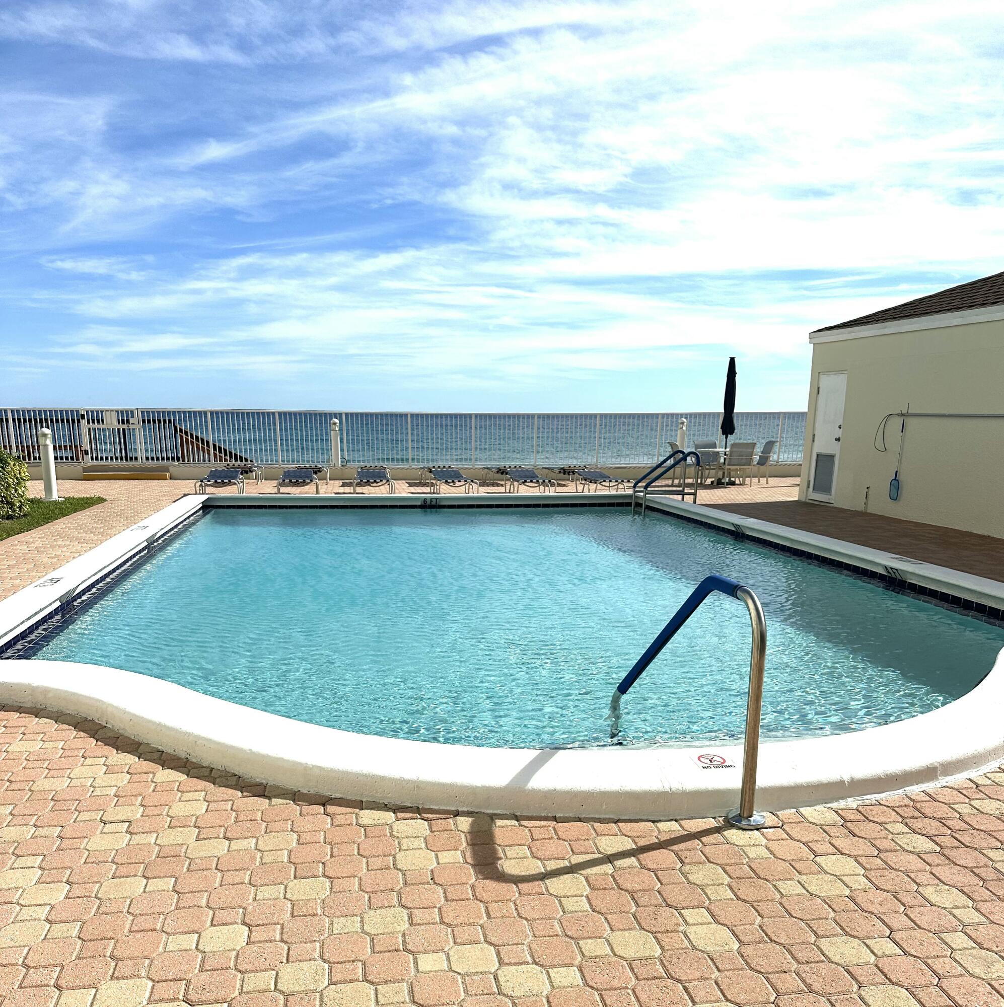 LE CHATEAU ROYAL COND - Residential