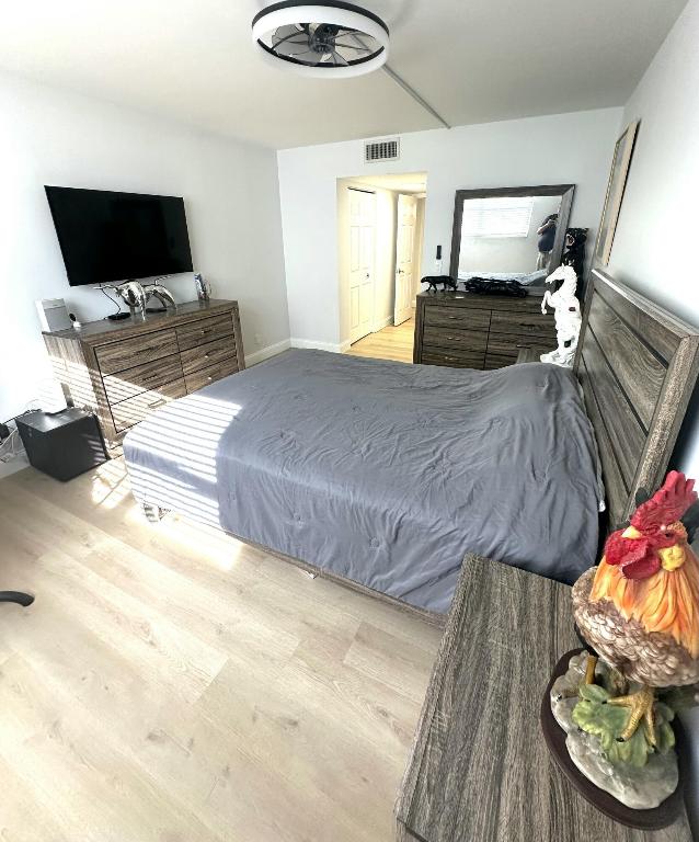 LE CHATEAU ROYAL COND - Residential