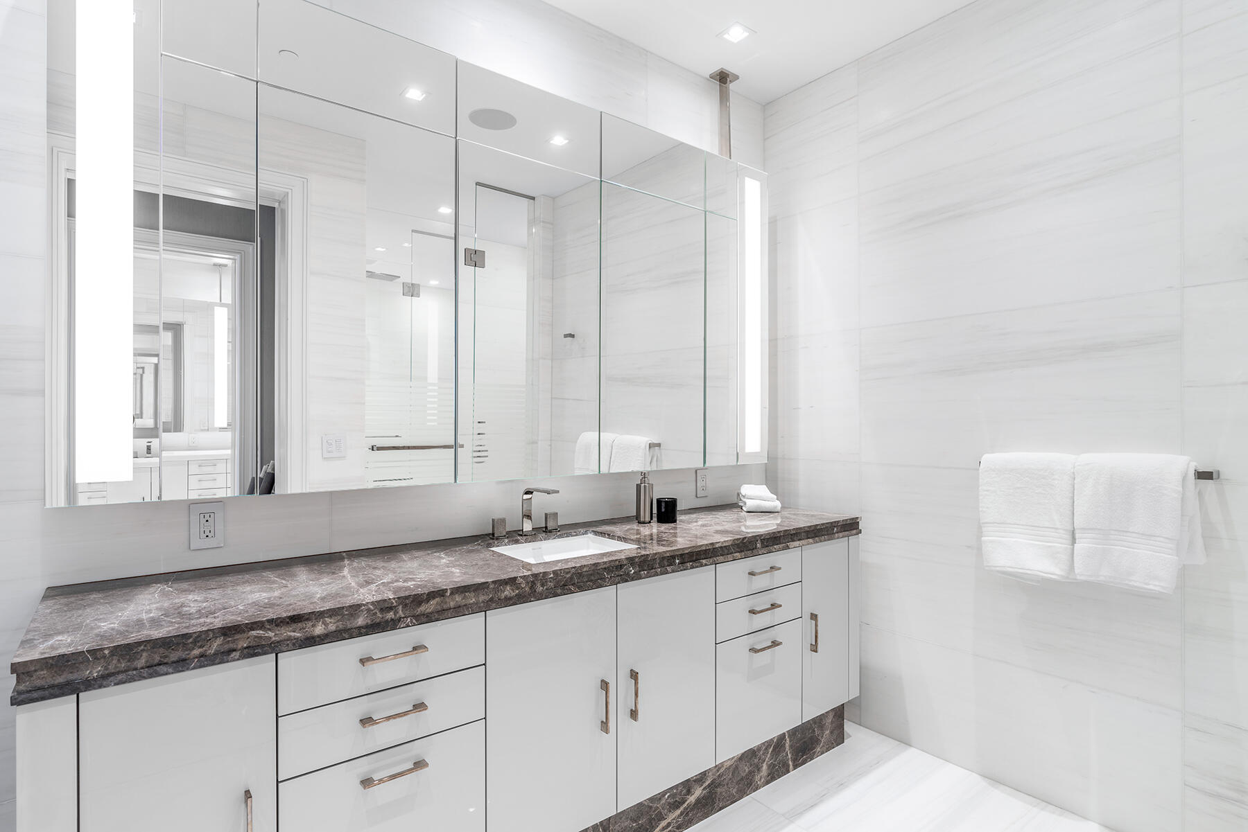 BRISTOL CONDO - Residential