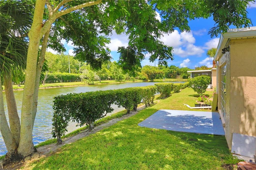 BOCA LAKES - Residential