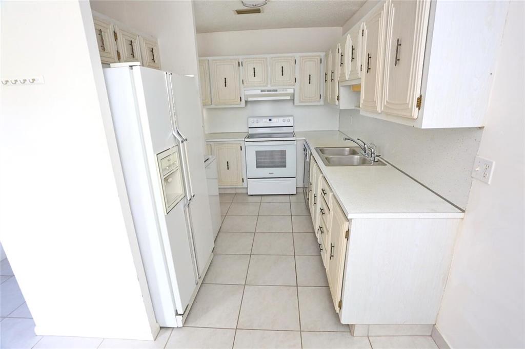BOCA LAKES - Residential