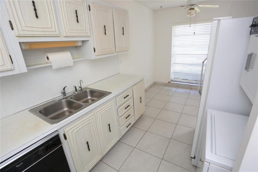BOCA LAKES - Residential