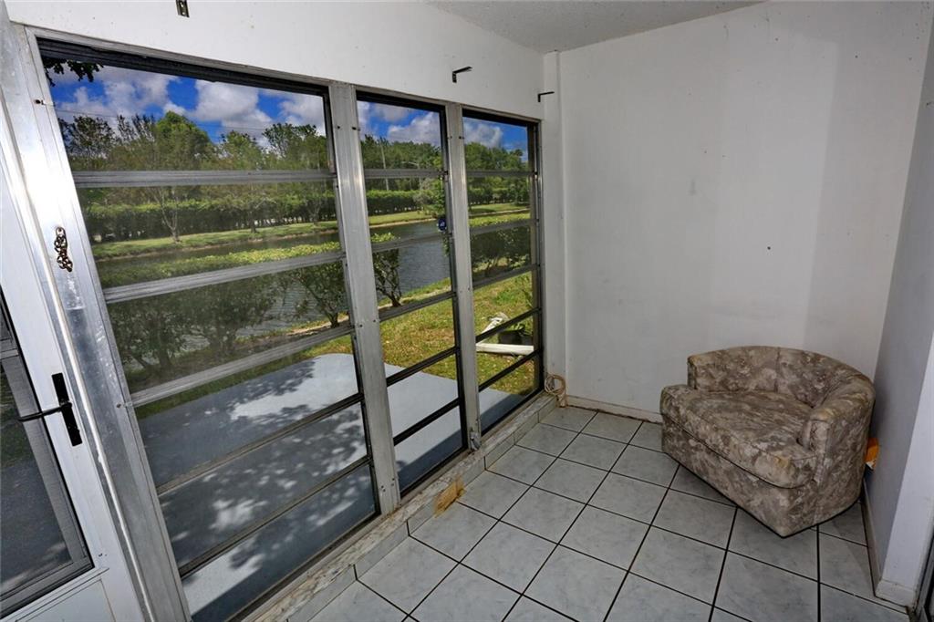 BOCA LAKES - Residential