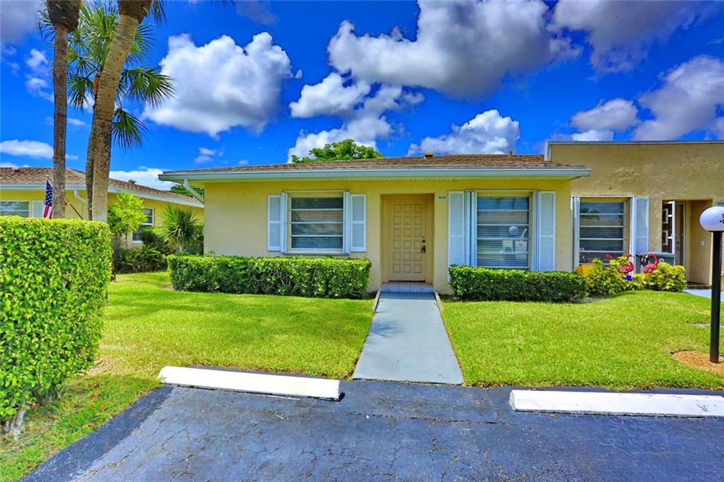 BOCA LAKES - Residential