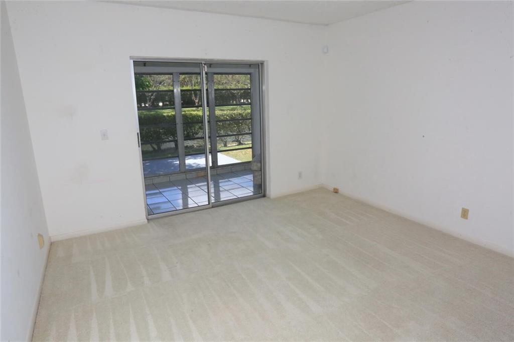 BOCA LAKES - Residential
