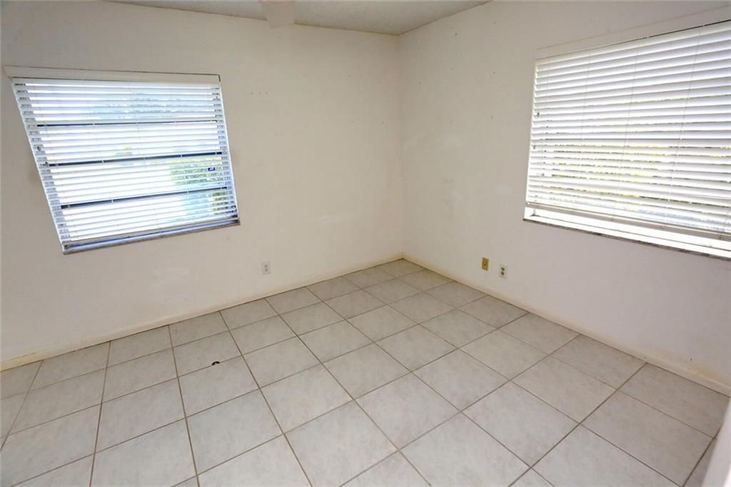 BOCA LAKES - Residential