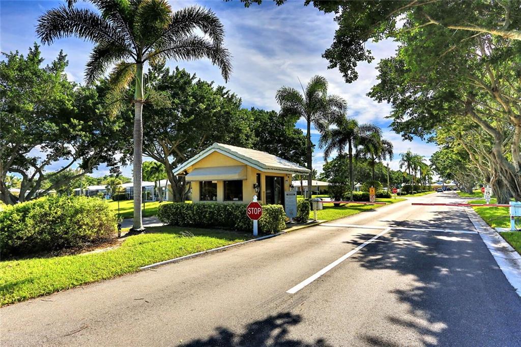 BOCA LAKES - Residential