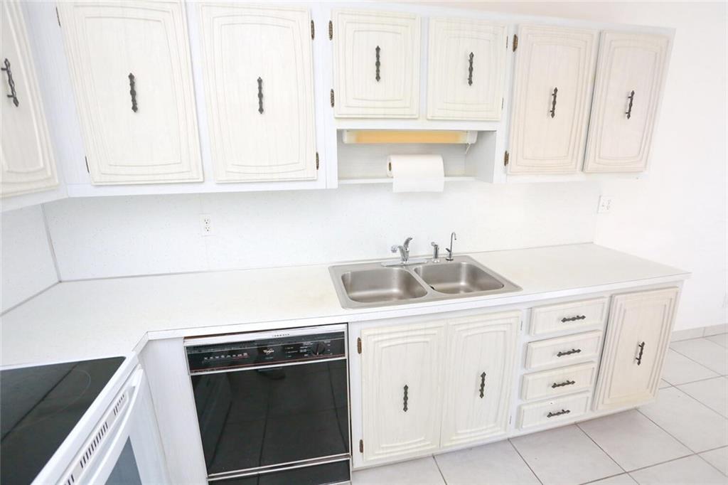 BOCA LAKES - Residential