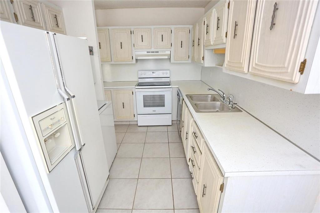 BOCA LAKES - Residential