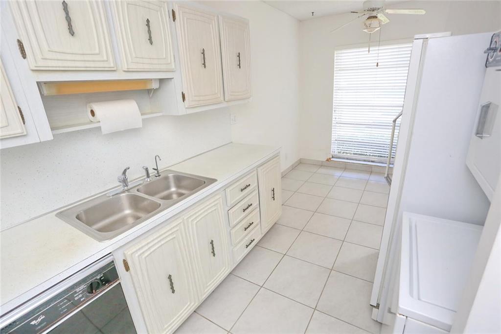 BOCA LAKES - Residential