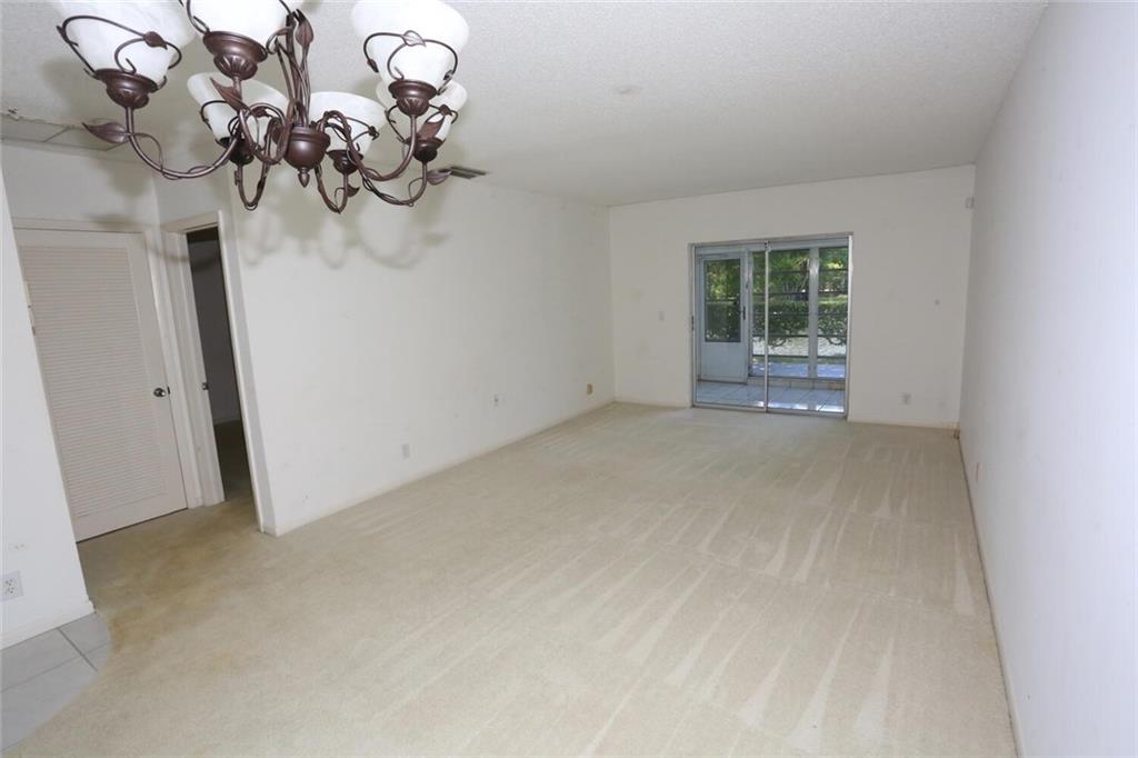 BOCA LAKES - Residential