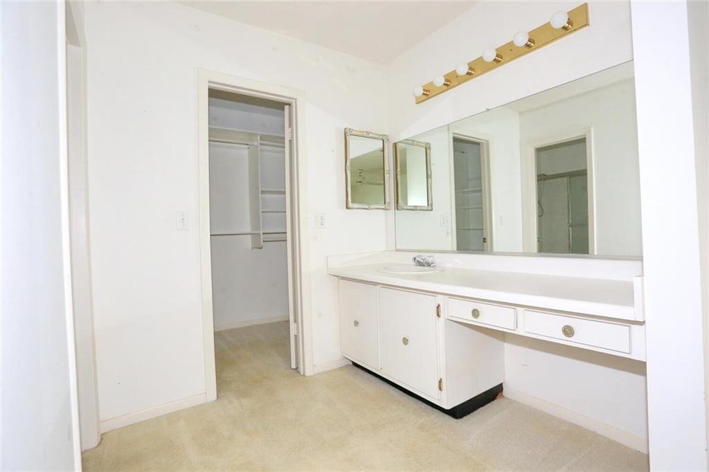 BOCA LAKES - Residential