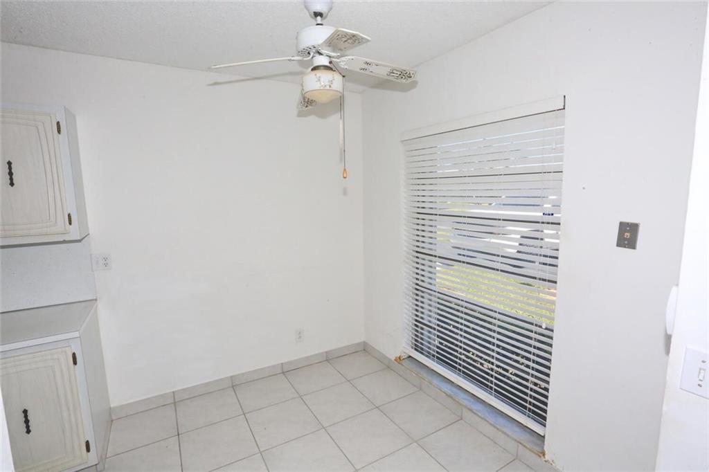 BOCA LAKES - Residential