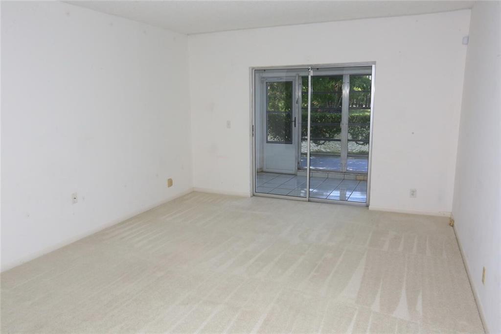 BOCA LAKES - Residential