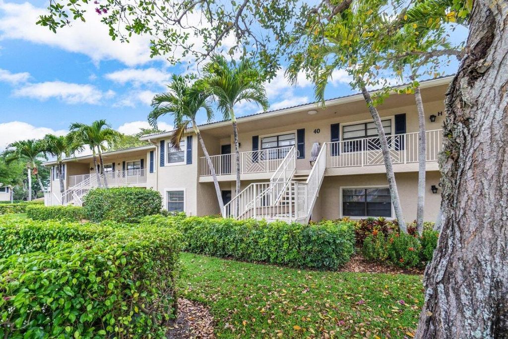 Photo of 40 Stratford Lane W #B, Boynton Beach, FL 33436 (MLS # R11149949)