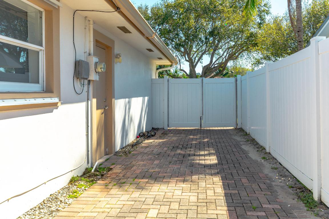 JUNO ISLES 3 - Residential Lease