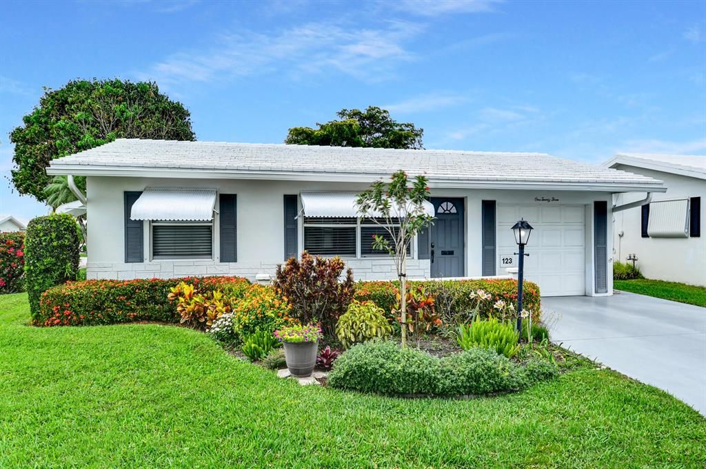 Photo of 123 SW 10th Court, Boynton Beach, FL 33426 (MLS # R10704931)