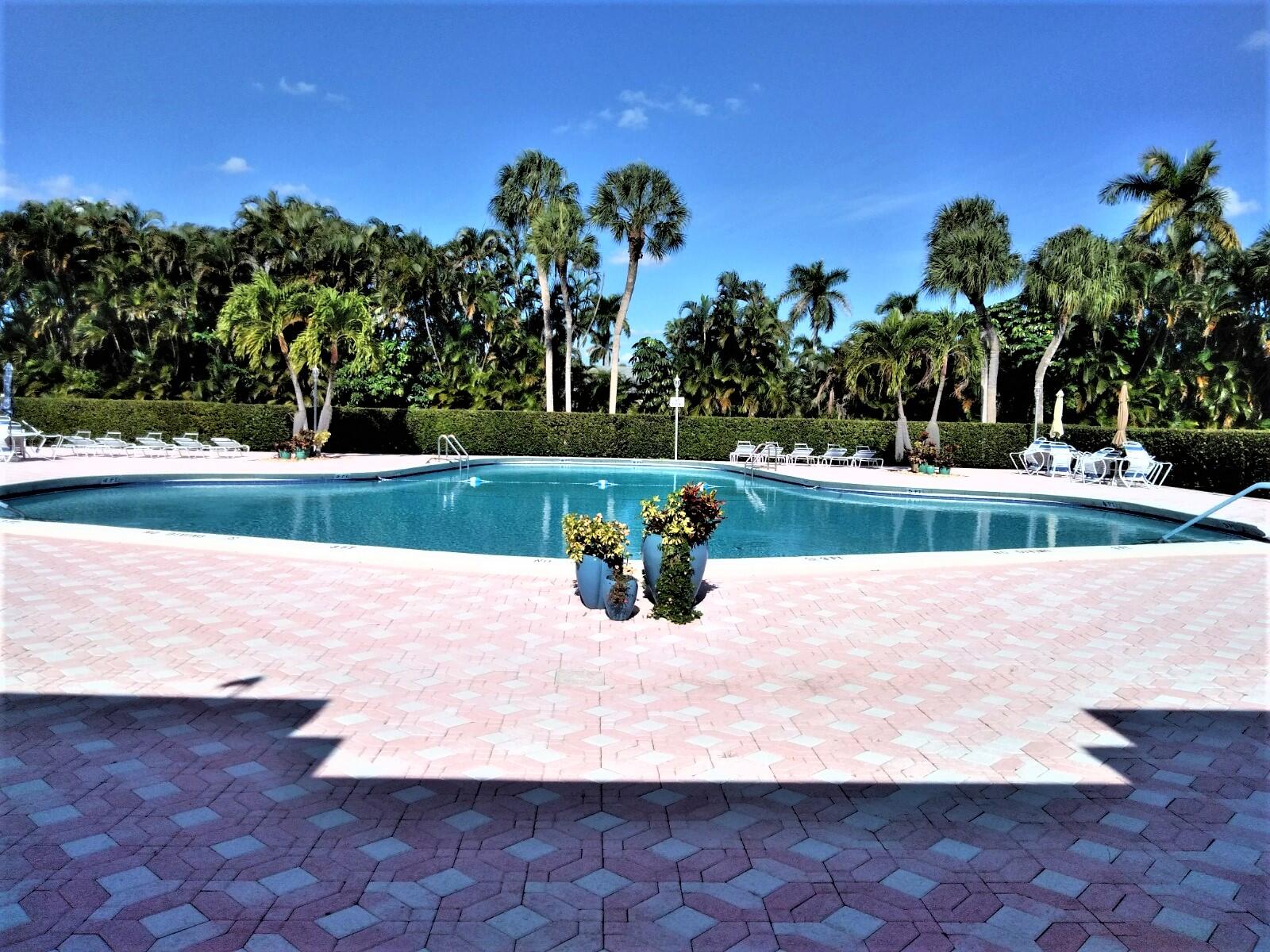 CRESTHAVEN VILLAS 7 CONDO - Residential