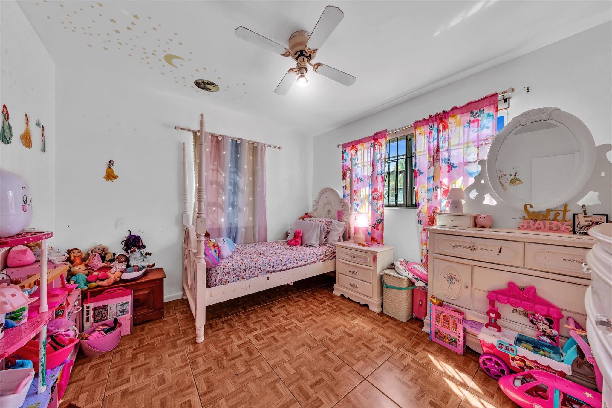 Broadmoor Manor - Residential