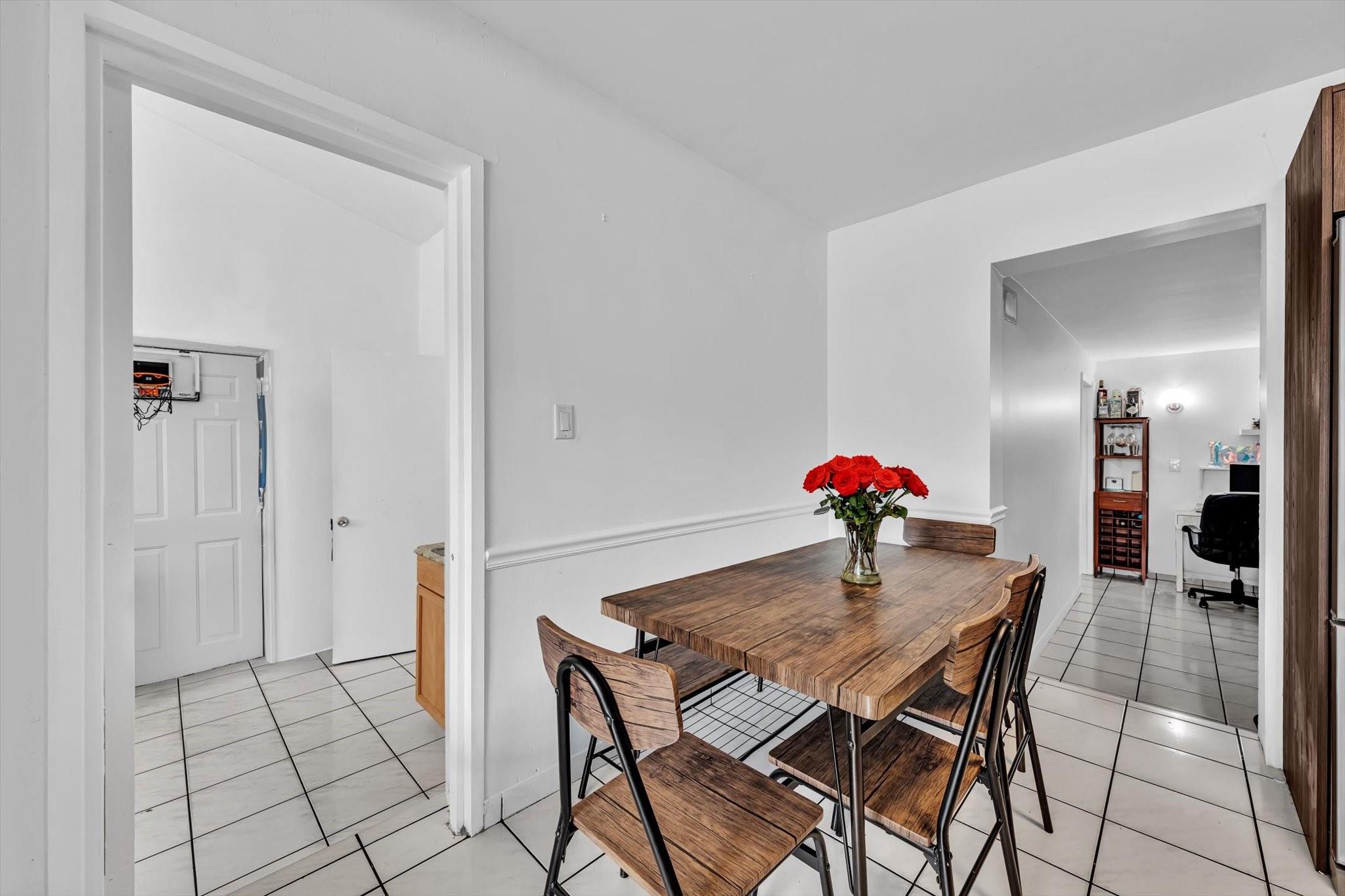 Broadmoor Manor - Residential