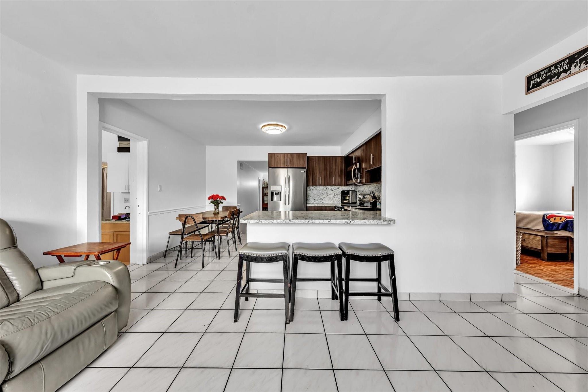 Broadmoor Manor - Residential