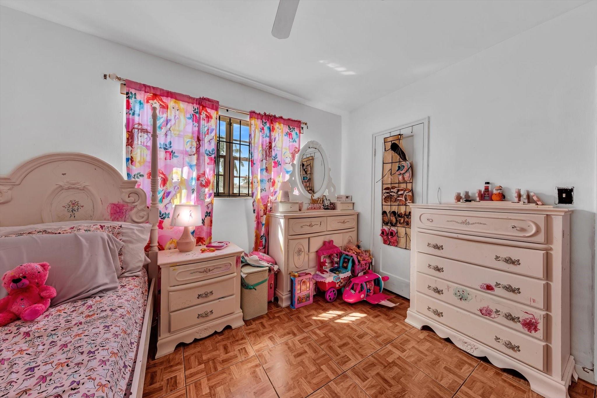 Broadmoor Manor - Residential