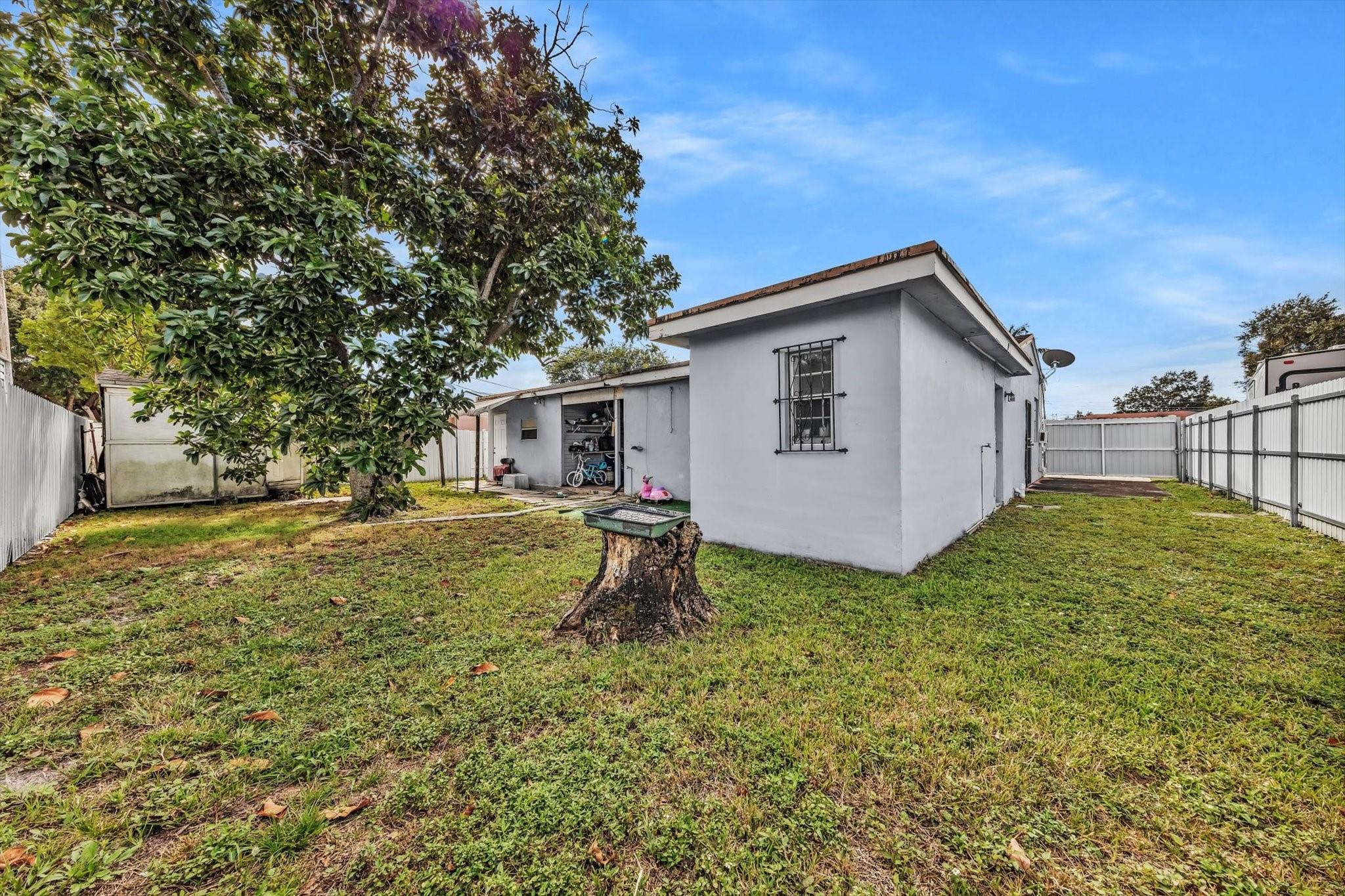 Broadmoor Manor - Residential