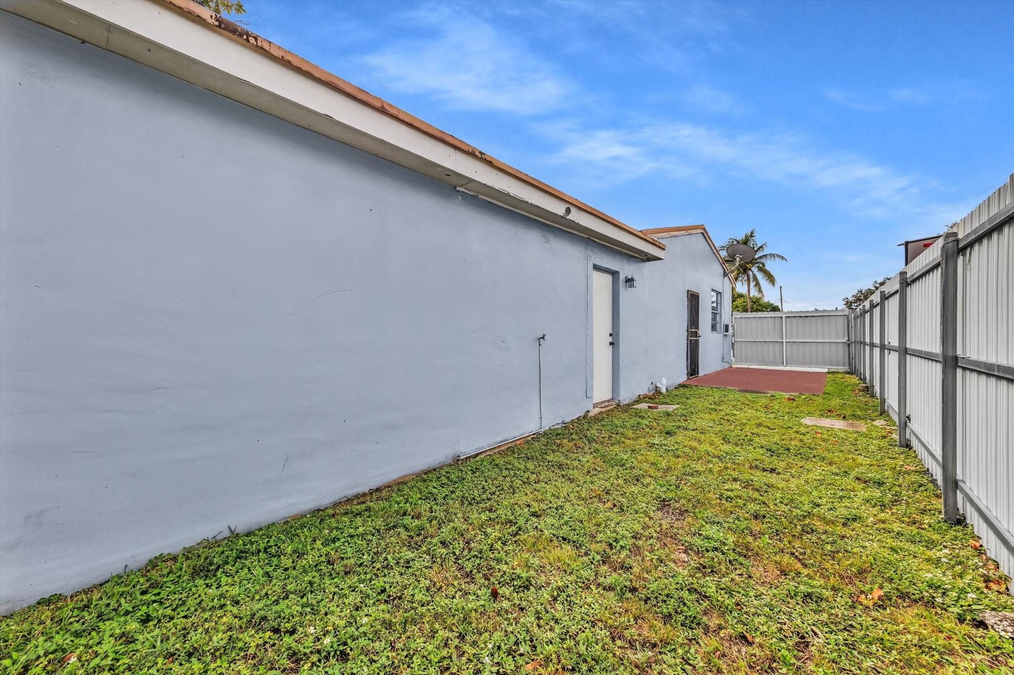 Broadmoor Manor - Residential