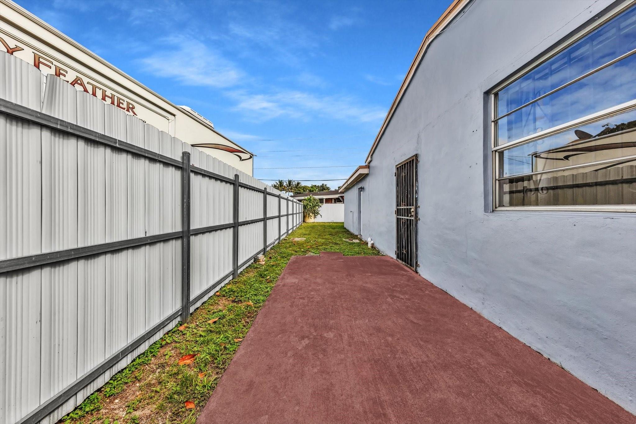 Broadmoor Manor - Residential