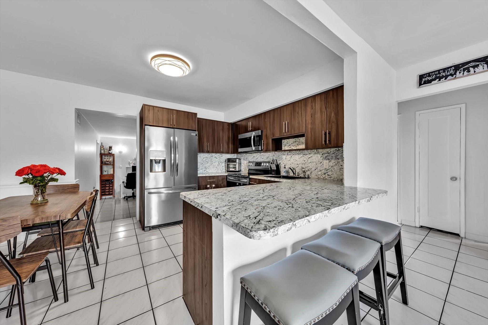 Broadmoor Manor - Residential