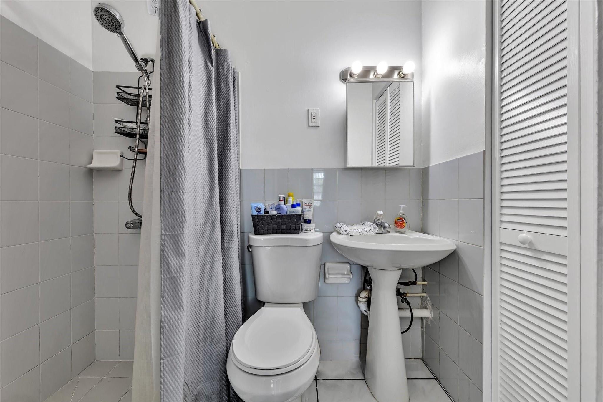 Broadmoor Manor - Residential