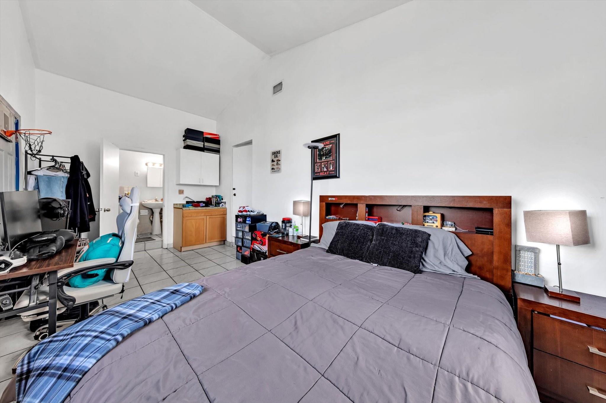 Broadmoor Manor - Residential