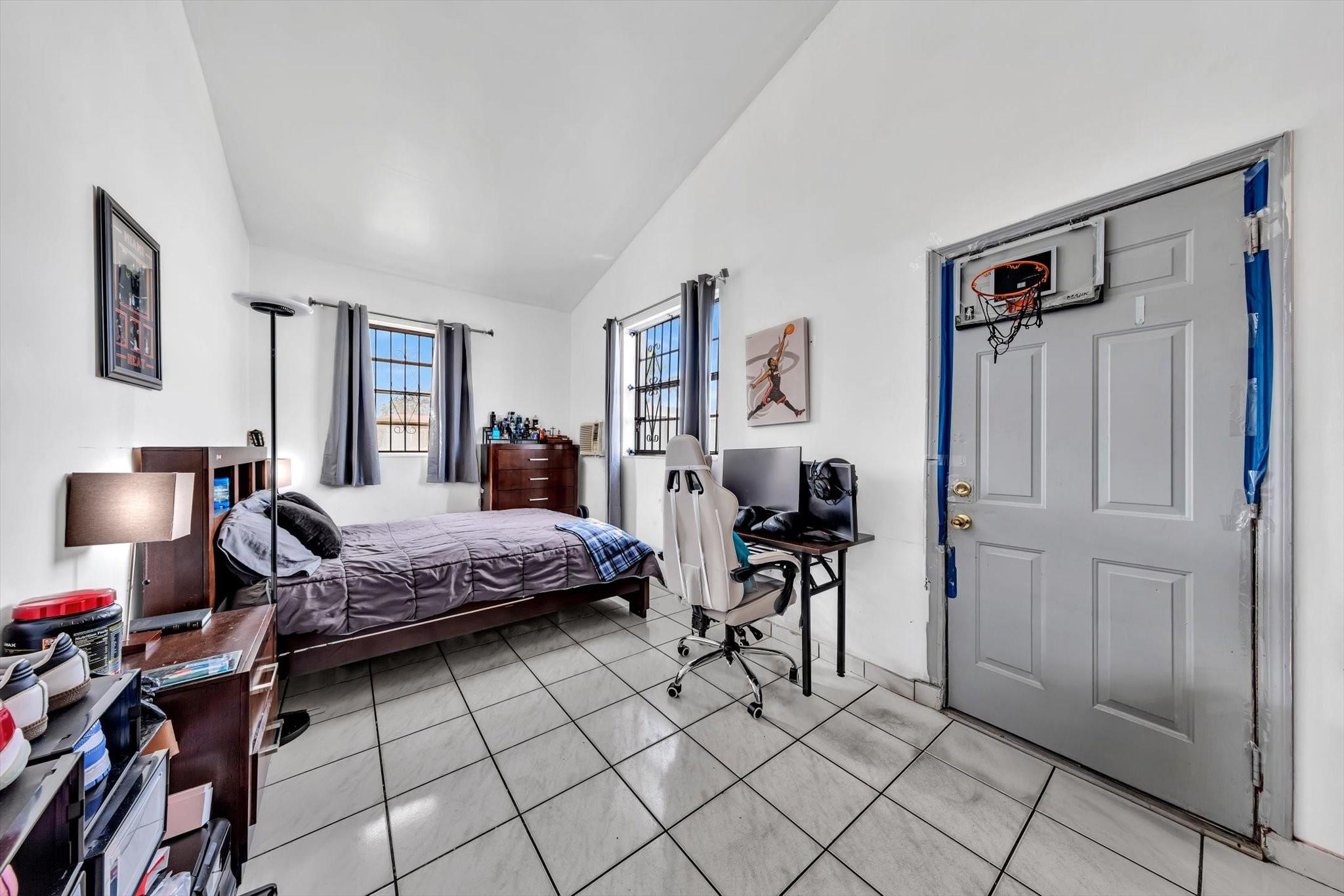 Broadmoor Manor - Residential