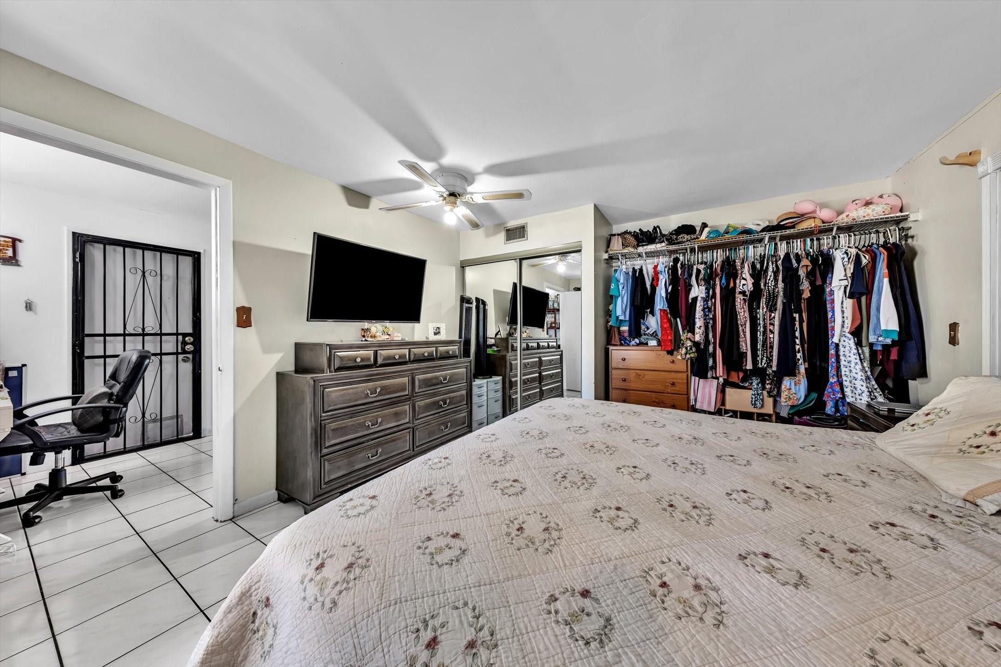 Broadmoor Manor - Residential