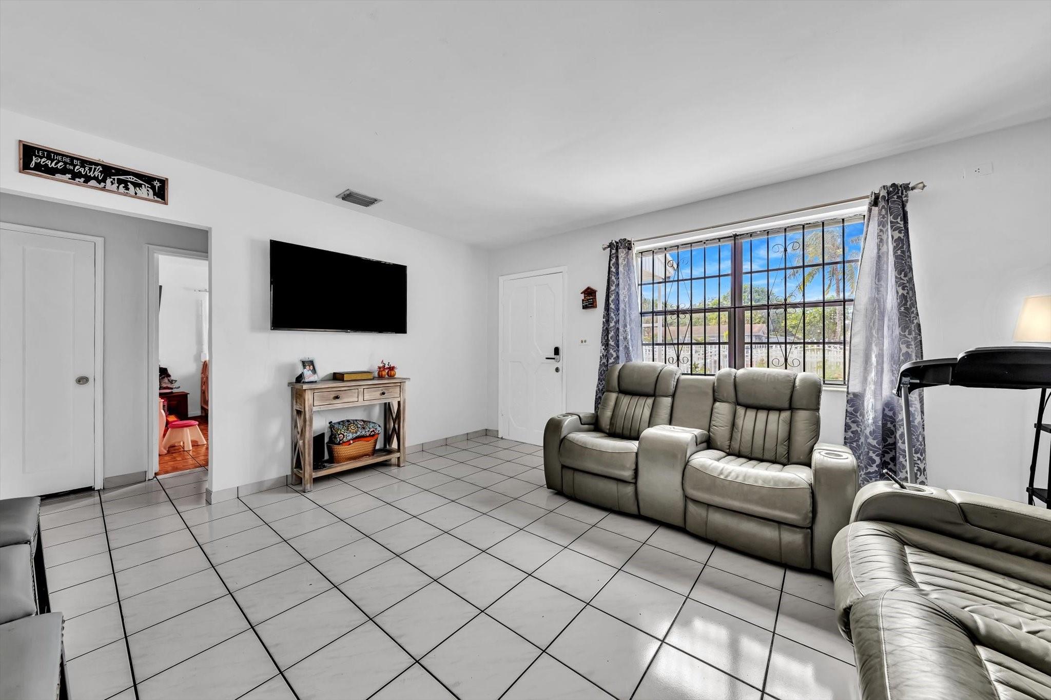 Broadmoor Manor - Residential