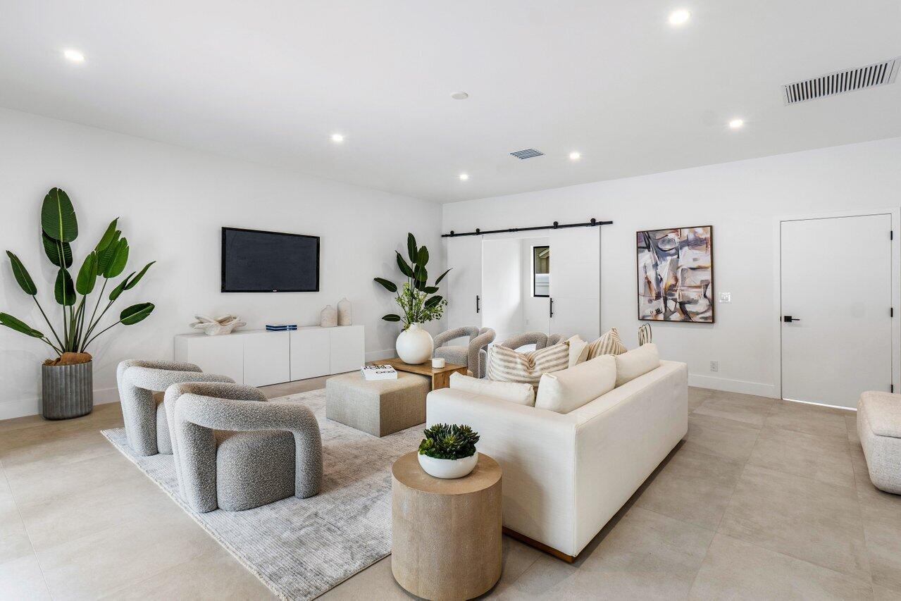 PALM BEACH FARMS CO 10 - Residential