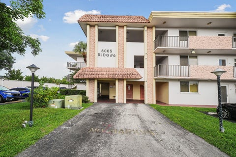 Tiny photo for 6005 Del Lago Circle #311, Sunrise, FL 33313 (MLS # B26077216)