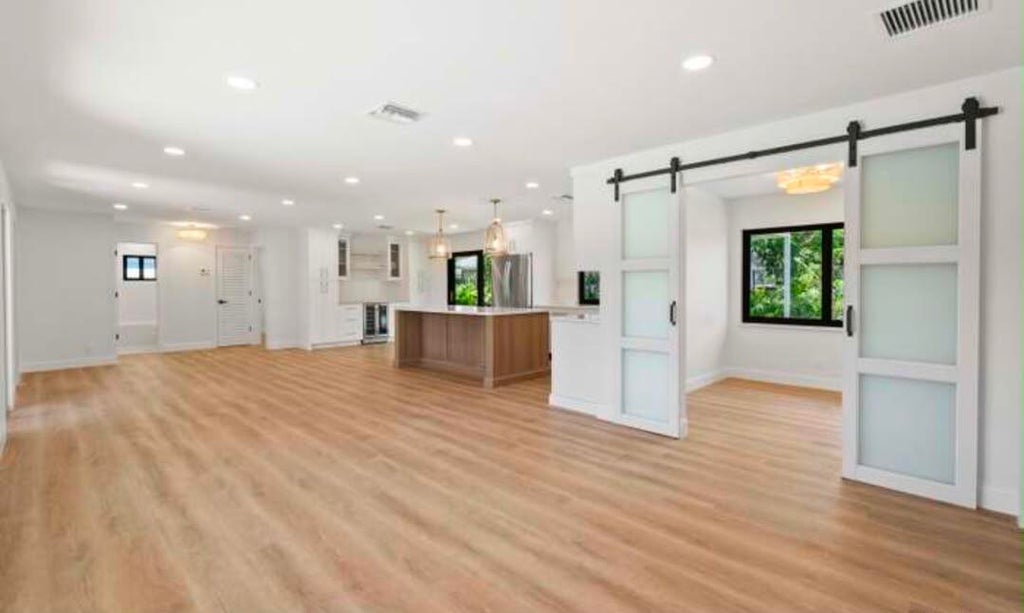 Photo of 128 W NORFOLK Road, Jupiter, FL 33469 (MLS # B26081044)