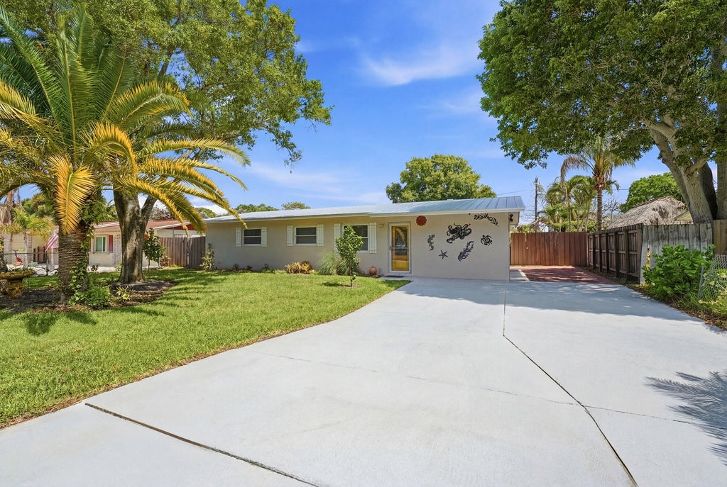 Photo of 1095 NE Tuxedo Terrace, Jensen Beach, FL 34957 (MLS # B26044407)