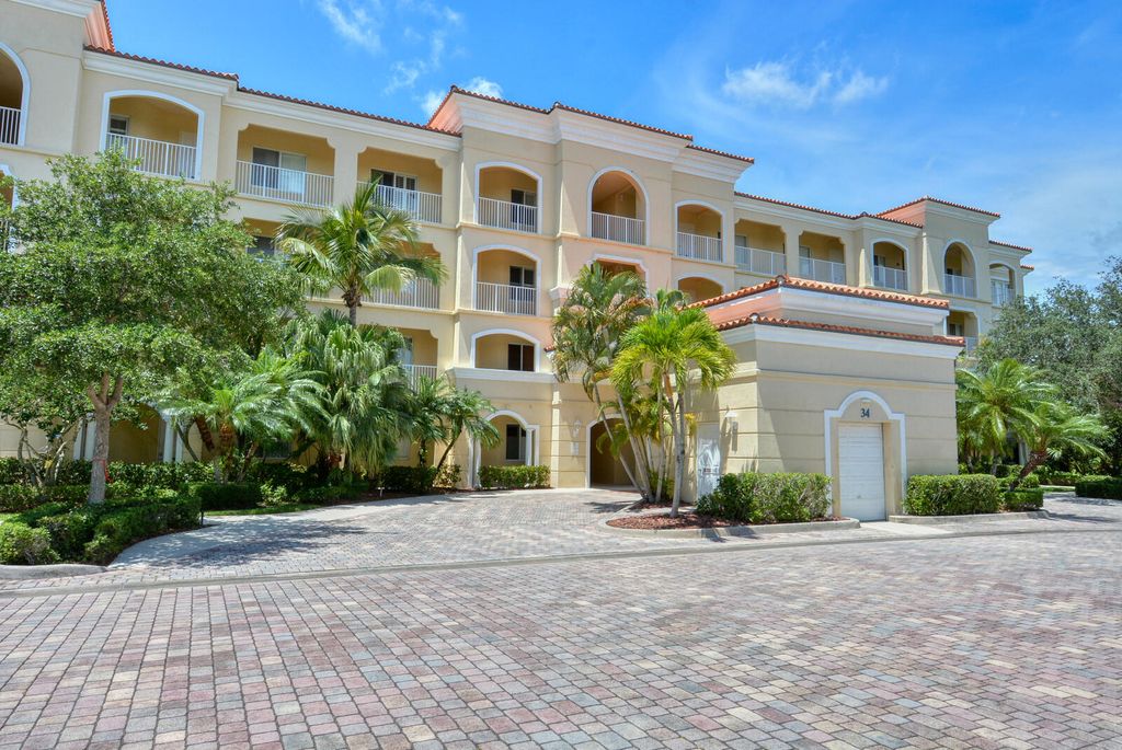 Photo of 34 Harbour Isle Drive Dr W #106, Fort Pierce, FL 34949 (MLS # R10781436)