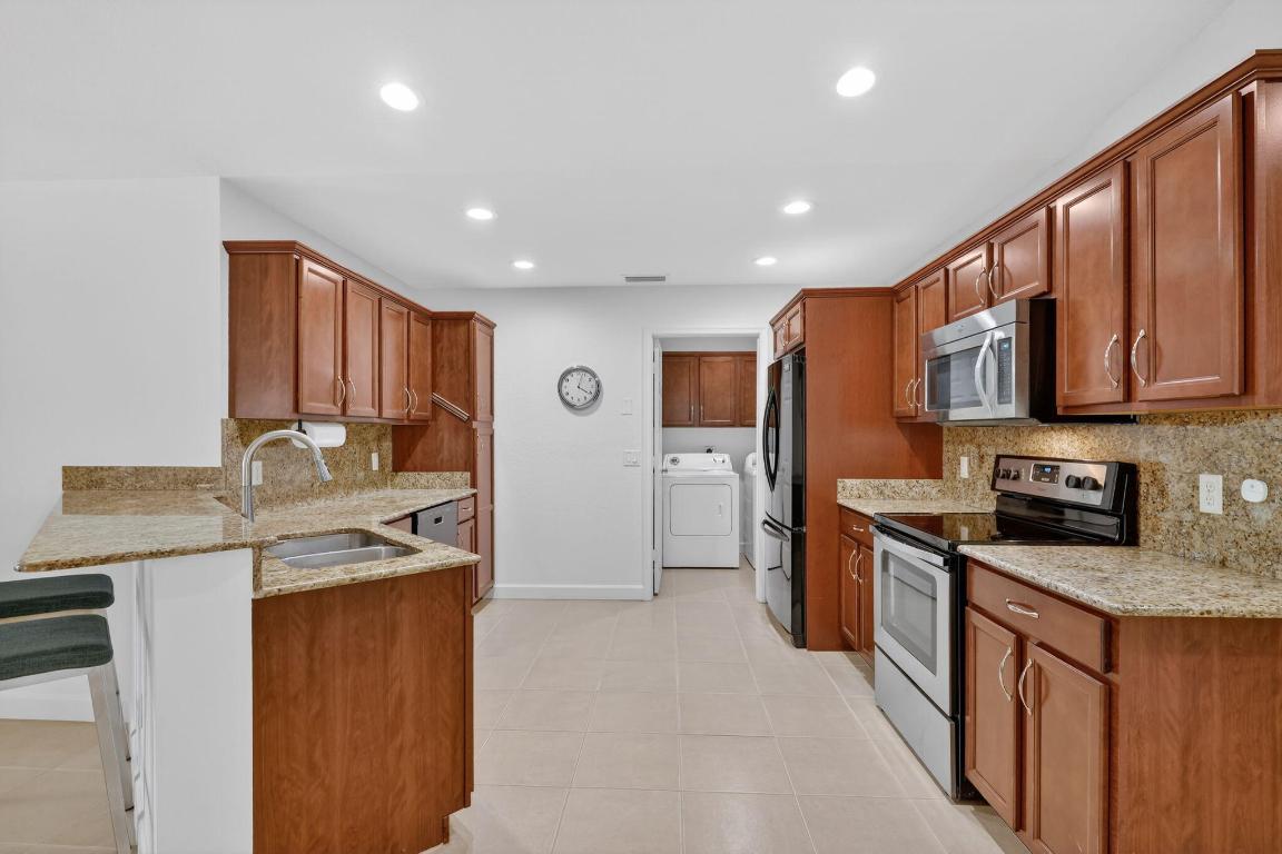 SPANISH LAKES COUNTRY CLUB VILLAGE LEASEHOLD ESTAT - Residential