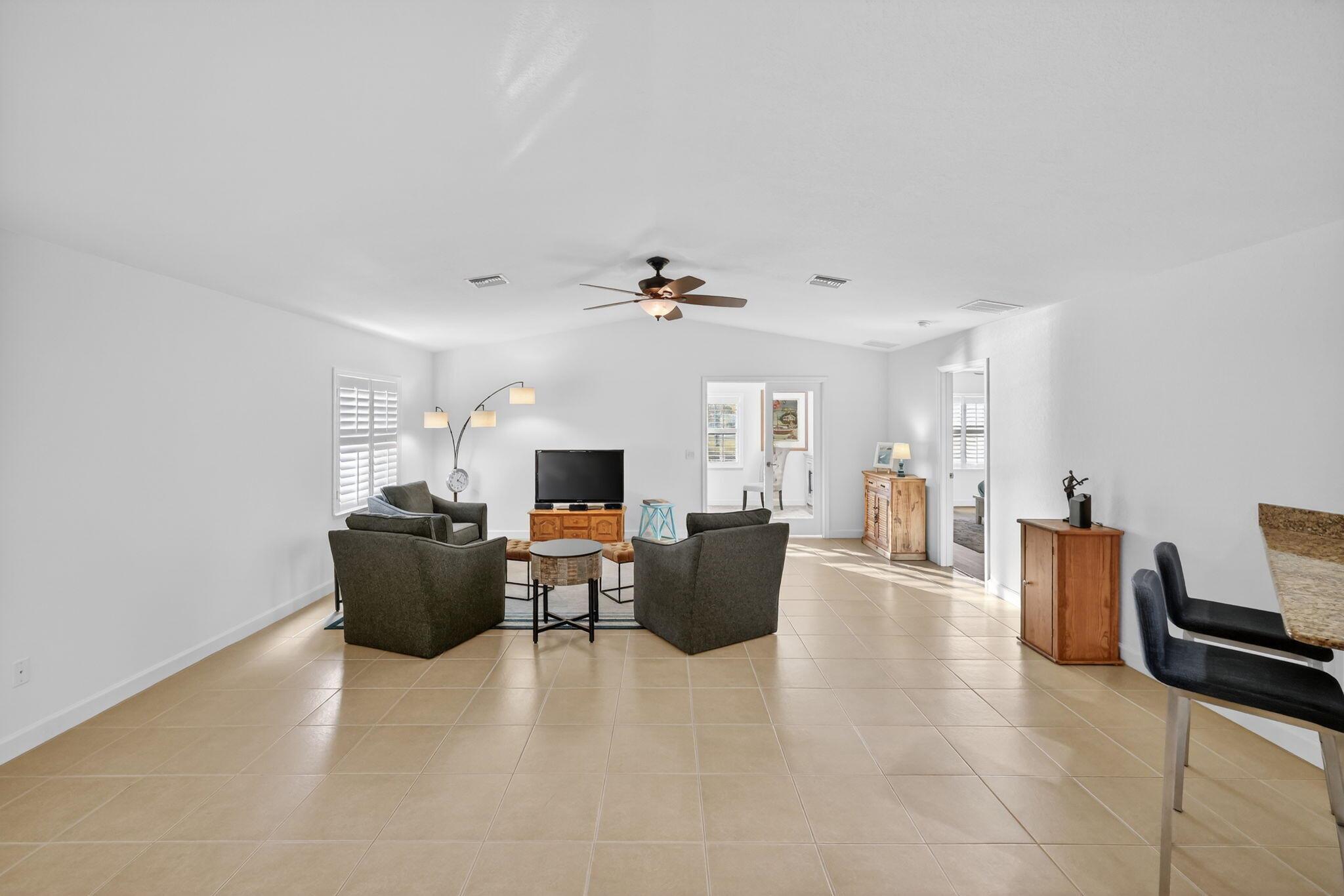 SPANISH LAKES COUNTRY CLU - Residential