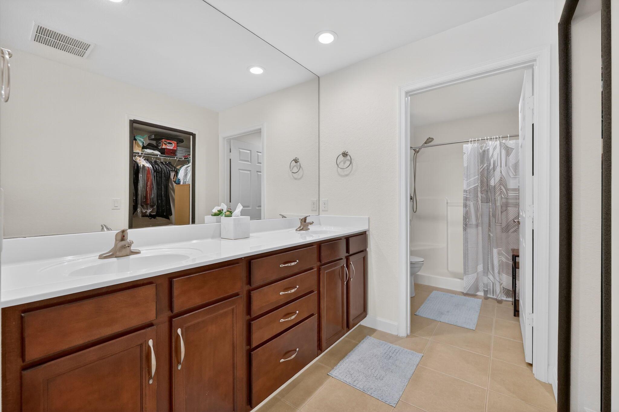 SPANISH LAKES COUNTRY CLU - Residential