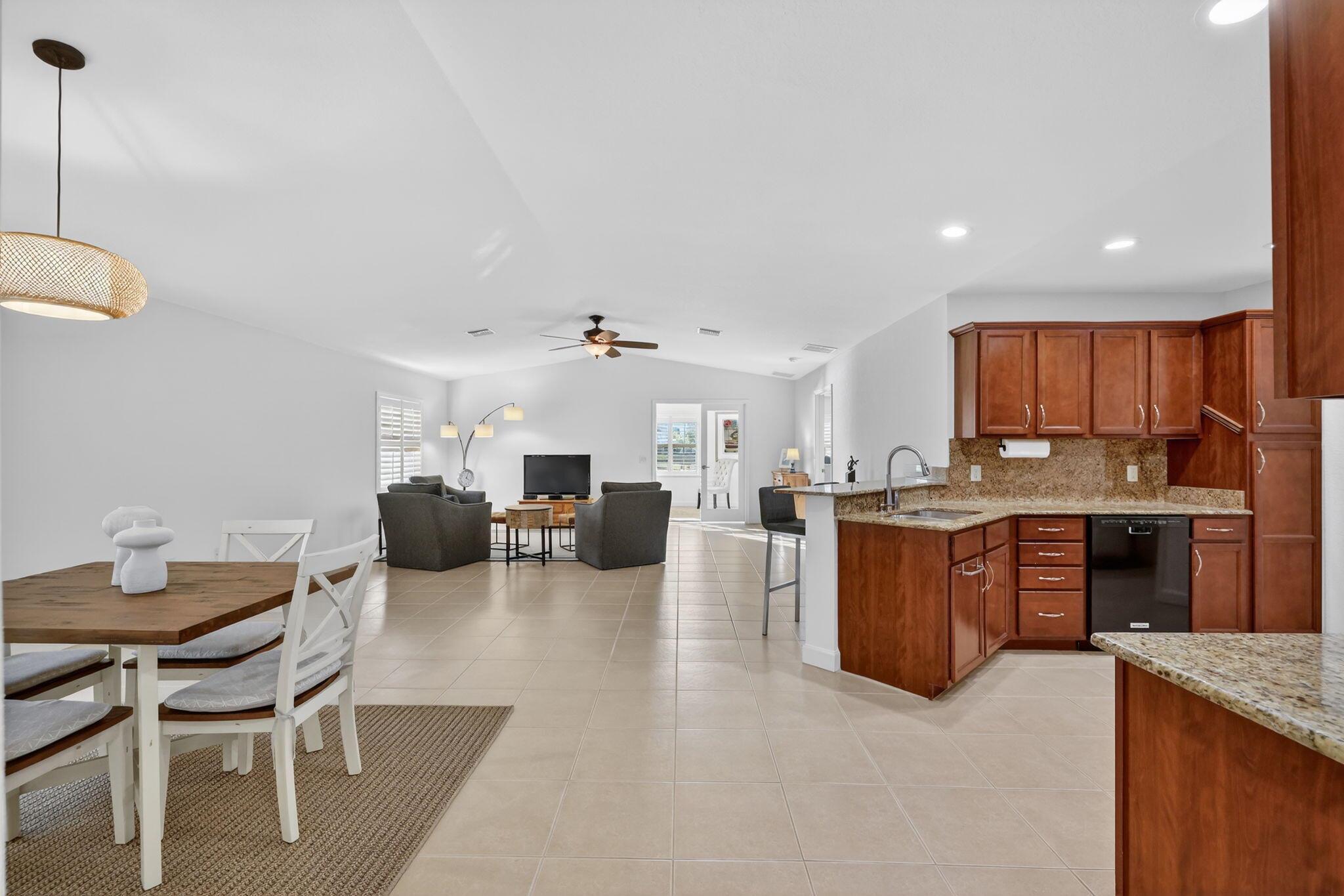 SPANISH LAKES COUNTRY CLU - Residential