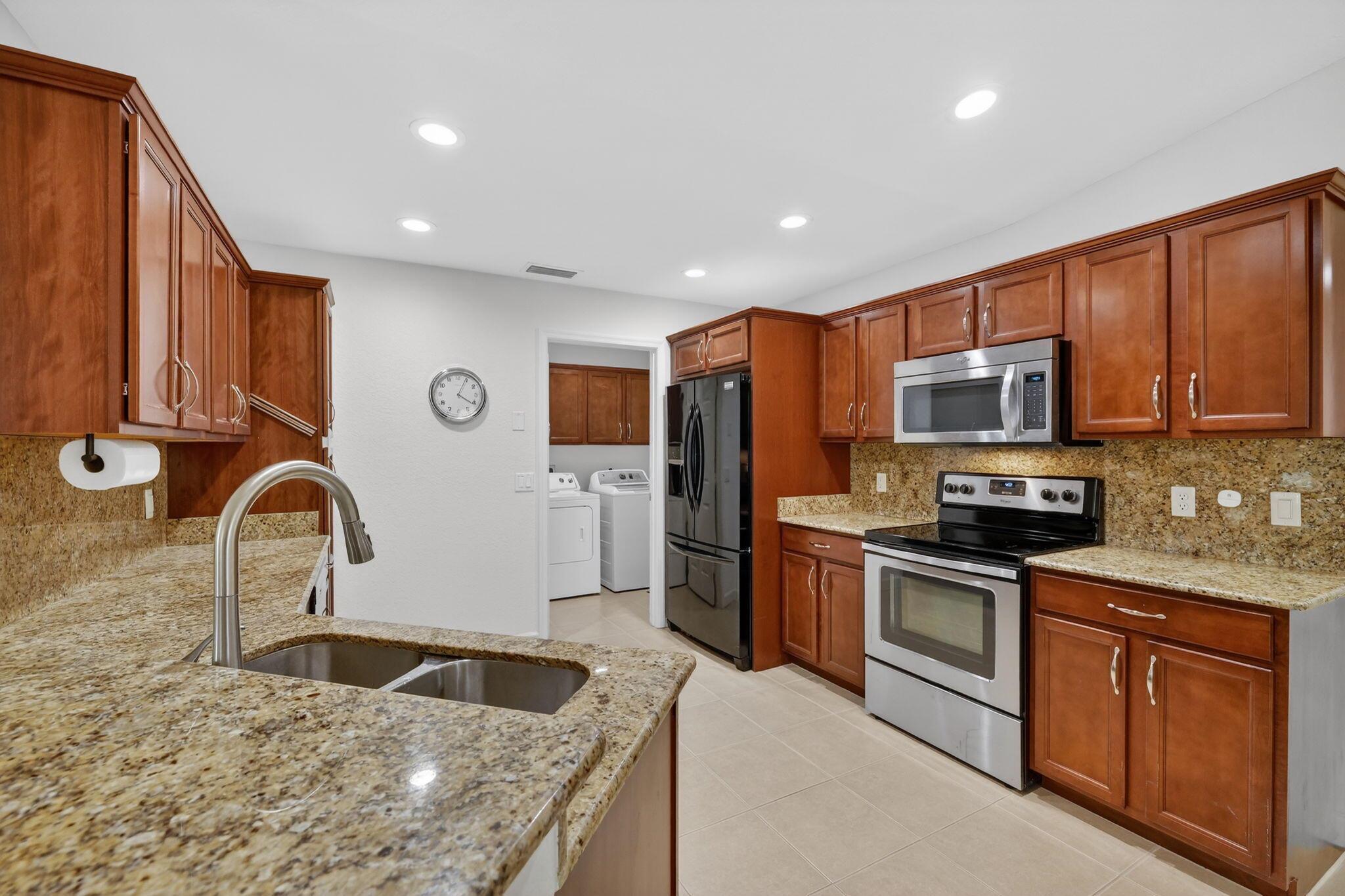 SPANISH LAKES COUNTRY CLU - Residential